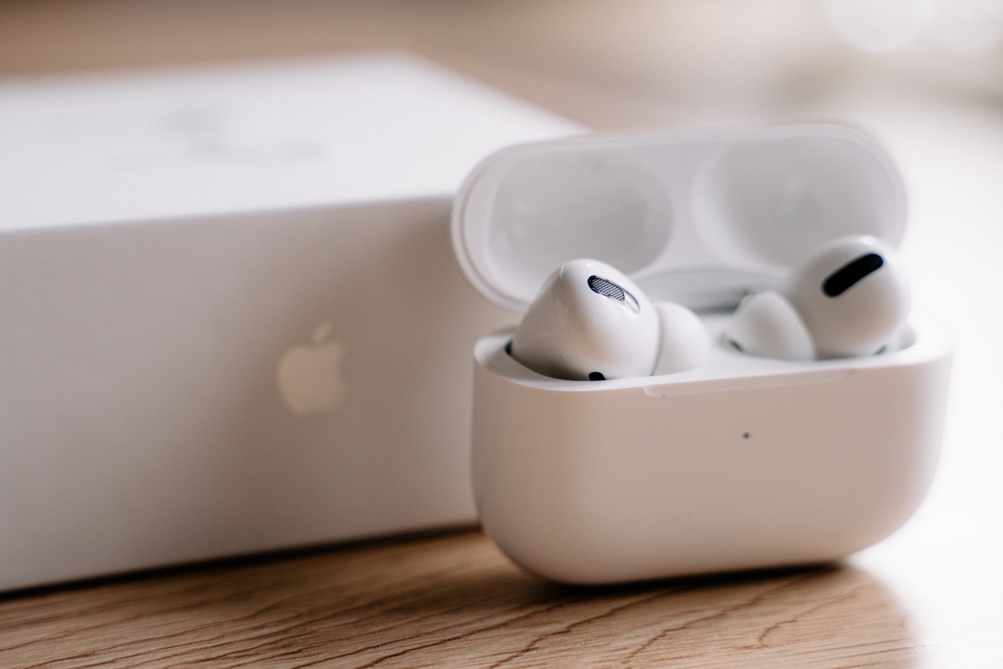 蘋果被控 AirPods 突然發出過大聲的警報通知 導致男童聽力受損